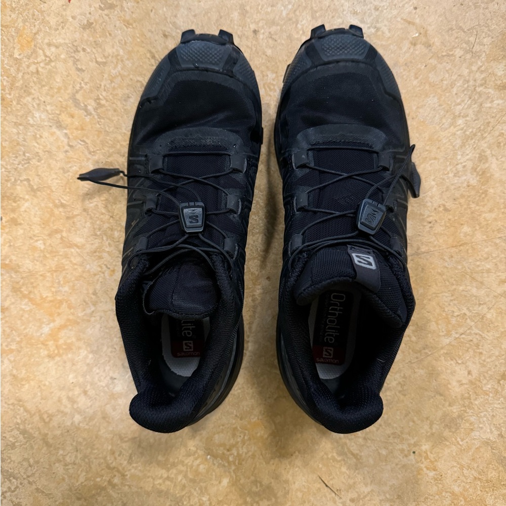 Like new Solomon Cross 5 hiking shoes. 6.5